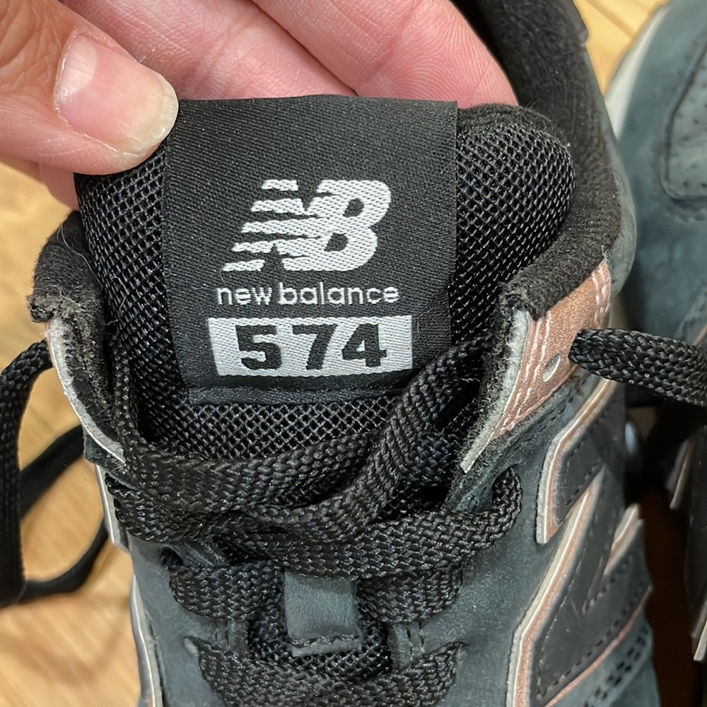 New Balance 574 Classic Sneaker suede dark charcoal gray metallic rose gold 6 - Picture 9 of 9